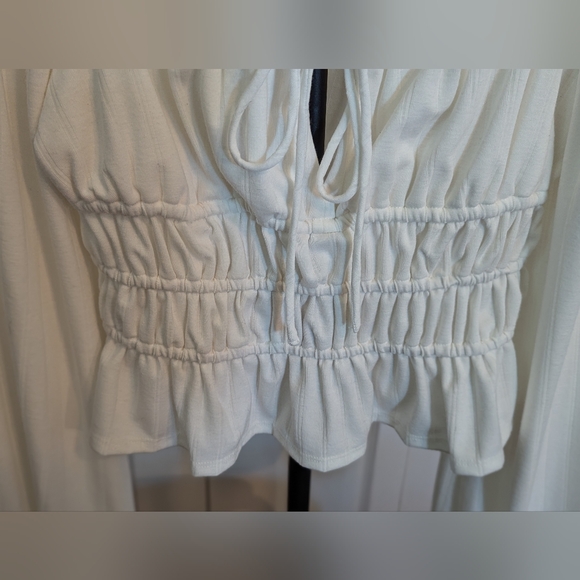 EUC Forever 21 Cropped Long sleeve shirt - Picture 3 of 8